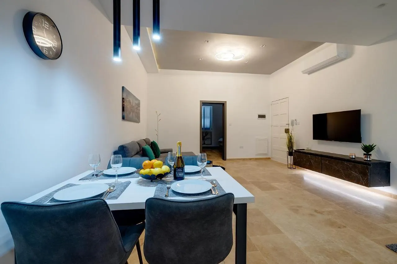 Top Location 1 Bedroom With Terrace Sliema