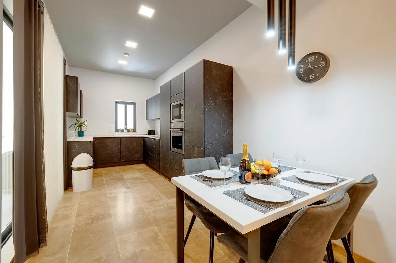 Top Location 1 Bedroom With Terrace Sliema Apartment