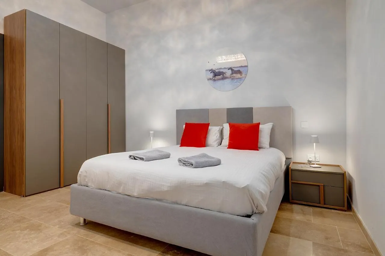 Top Location 1 Bedroom With Terrace Sliema Apartment