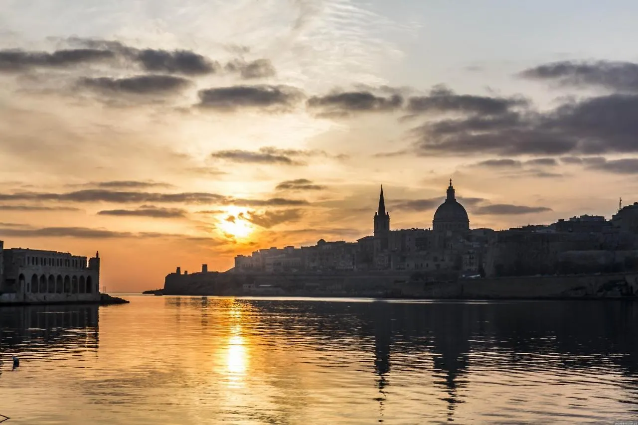 Top Location 1 Bedroom With Terrace Sliema